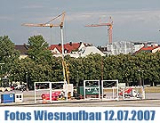 Fotogalerie Wiesnaufbau 12.07.2007. Das neue Rischart Zelt wächst bereits, bei anderen wurden die Balken abgeladen auf den Standplätzen (Foto: MartiN Schmitz)